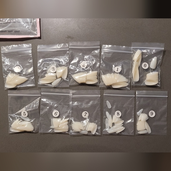 1100 fake nails with press-on glue and fake nail clippers - Picture 1 of 12